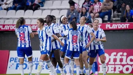 Pachuca remonta y frena la racha perfecta de Chivas Femenil