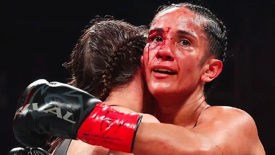 Amanda Serrano en pelea | X:@Serranosisters