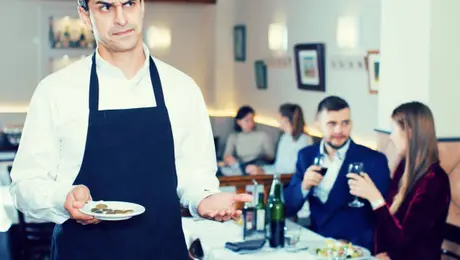 Profeco multará a restaurantes que obliguen a dejar propina: ¿de cuánto es la sanción?