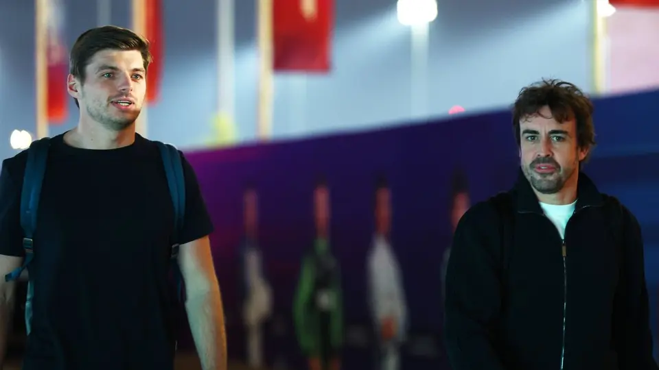 Verstappen y Alonso en el Gran Premio de Qatar 2025 | RED BULL
