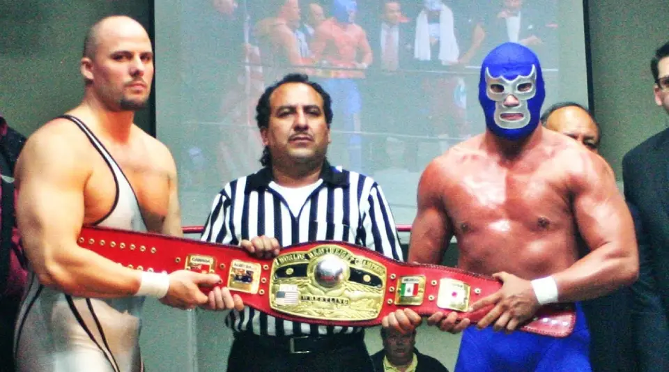 Blue Demon Jr. vs. Adam Pearce | CAPTURA DE PANTALLA