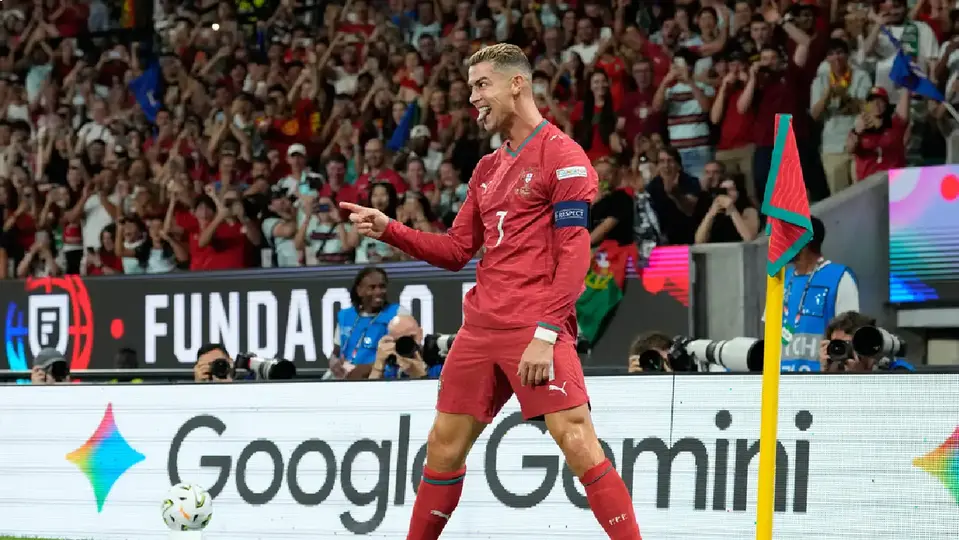 Cristiano Ronaldo, jugador de Portugal, en festejo de gol que fue invalidado por el VAR | AP