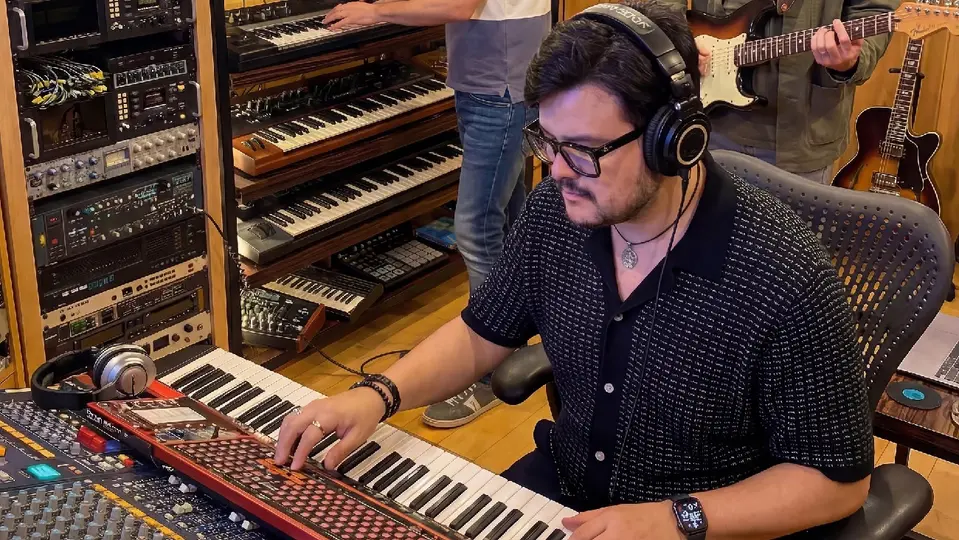 Las canciones de Aleks Syntek han estado sonando más de lo normal en esta última semana / FB: @syntekoficial