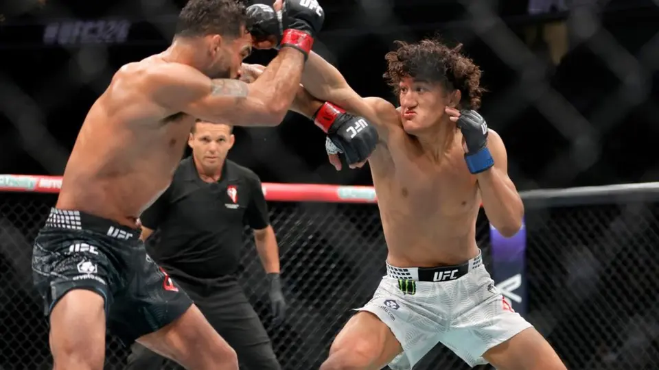 Raúl Rosas Jr., en una pelea de UFC | AP
