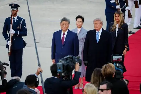 Donald Trump recibió personalmente al presidente chino en la Base Conjunta Andrews./@elpais