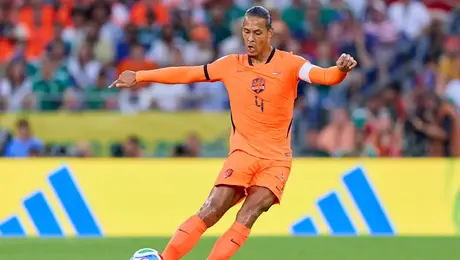 Virgil van Dijk explota contra periodista en conferencia de prensa con Países Bajos
