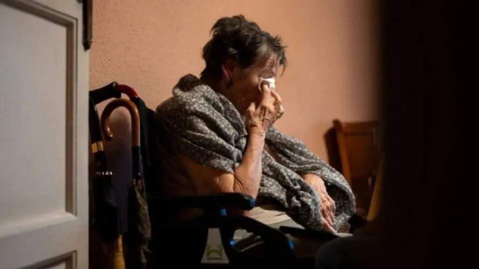 ¿Por qué desalojaron a Maricarmen? Mujer de 87 años pierde la casa donde vivió desde 1956