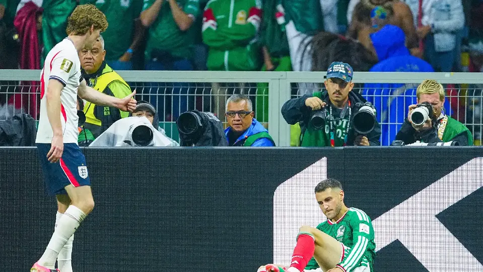 Anthony Gordon y Santiago Giménez, en el México vs Inglaterra de la Copa del Mundo 2026 | MEXSPORT
