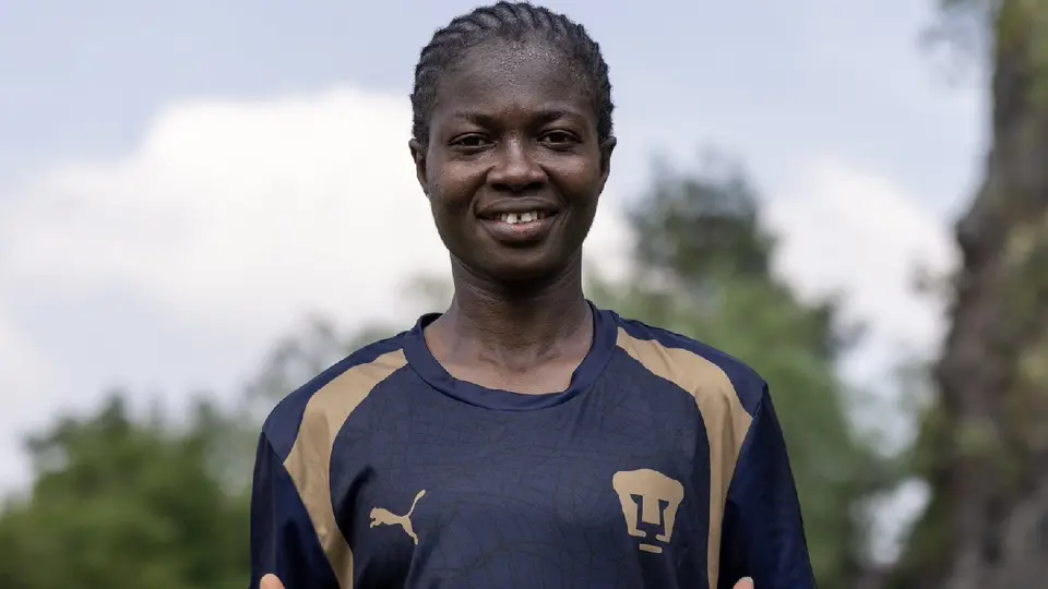 Portia Boakye siendo presentada por Pumas Femenil | X @PumasMXFemenil