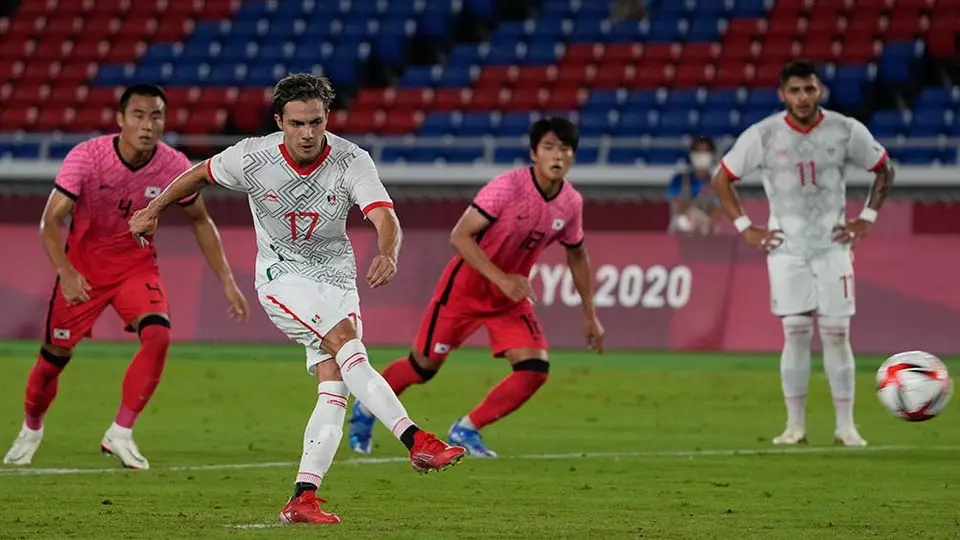 Sebastián Córdova se comparó con Zico: 'Tengo cosas parecidas a él'