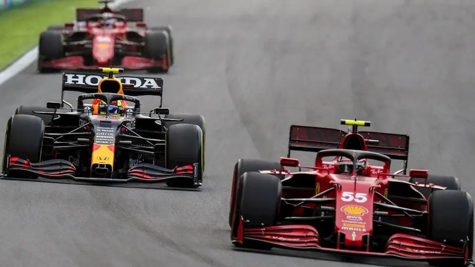 Carlos Sainz: 'La salida fue genial, luego pude contener a Checo Pérez'