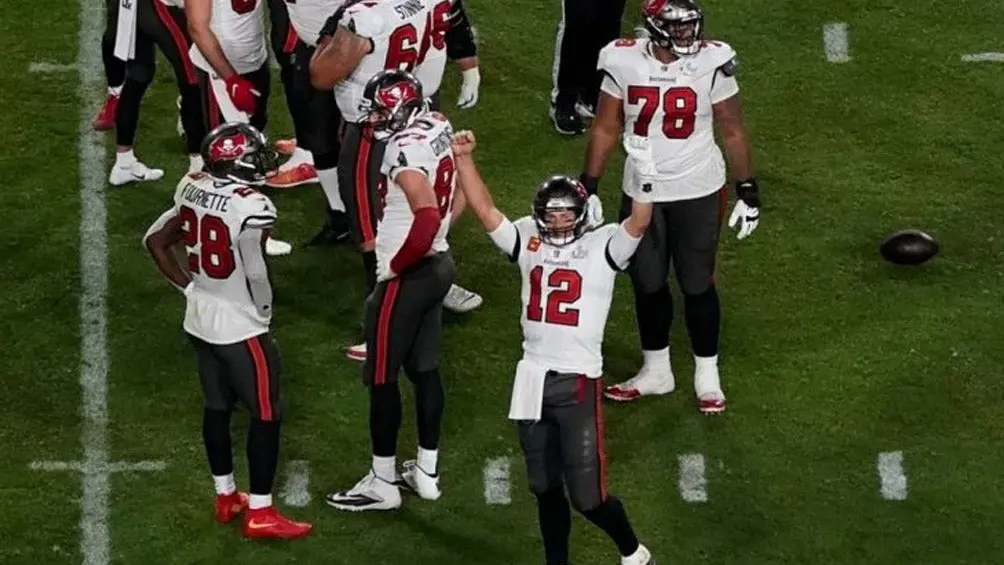 Tom Brady festeja con los Tampa Bay Buccaneers | AP