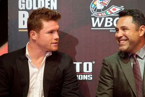 Óscar de la Hoya deseo suerte al Canelo Álvarez: 'Aunque hables mier..., te apoyaré'
