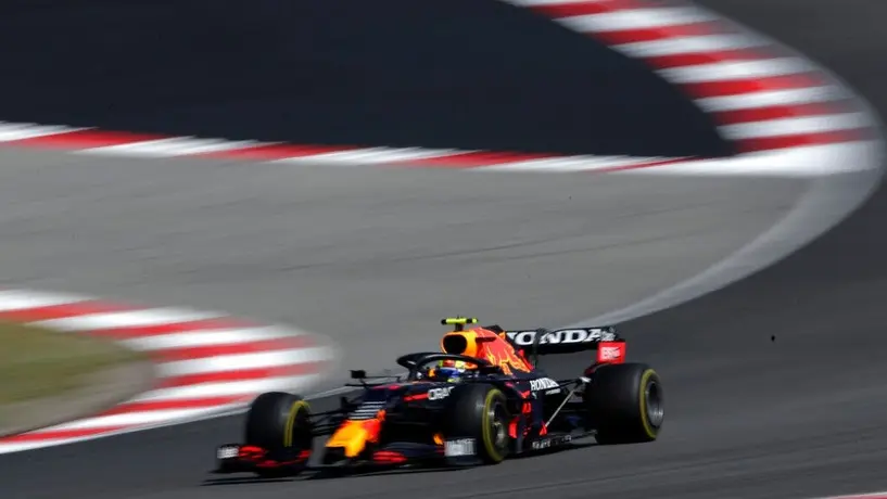 Checo Pérez terminó cuarto en el Gran Premio de Portugal