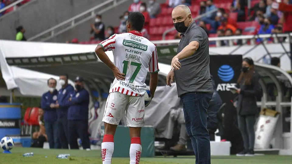 Necaxa: Memo Vázquez no entendió por qué se repitió el penalti de Chivas