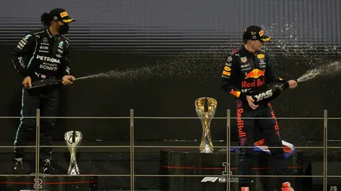 Hamilton: 'Quiero felicitar a Max y a su equipo; la próxima temporada contraatacaré'