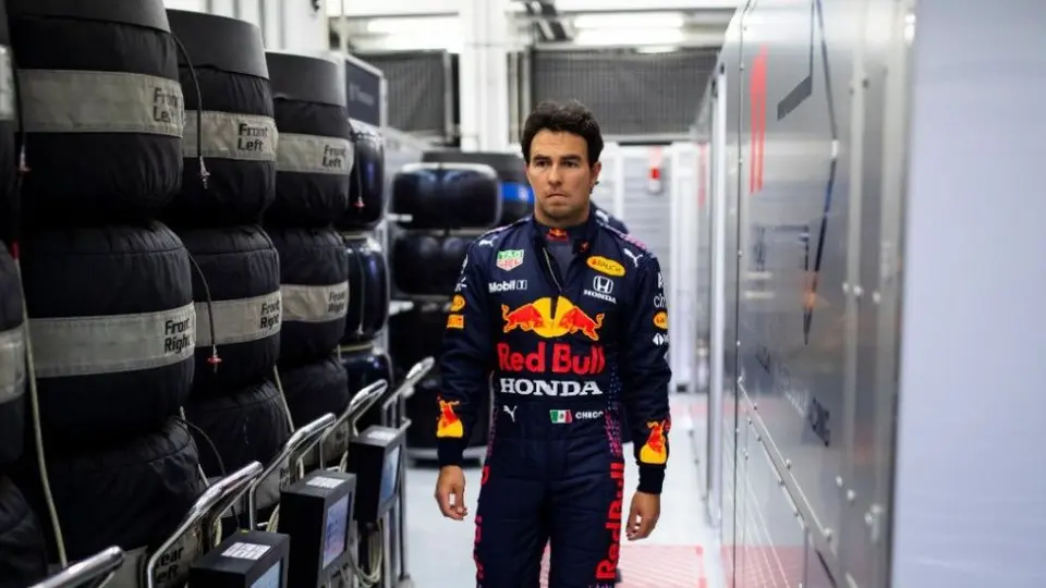 Checo Pérez: 'Debemos meter presión a los Mercedes para luchar por el podio'