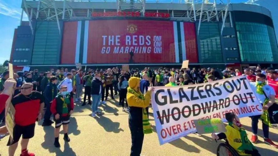 Manchester United: Aficionados protestaron en el Old Trafford contra la Superliga