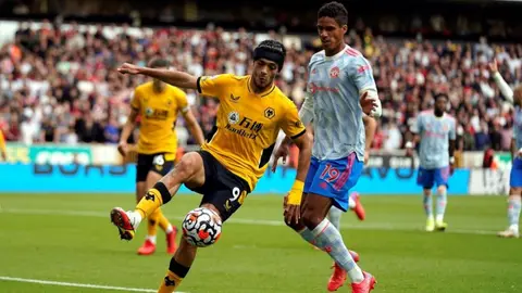 Raúl Jiménez: Wolverhampton podría ser sancionado por no prestar al delantero mexicano