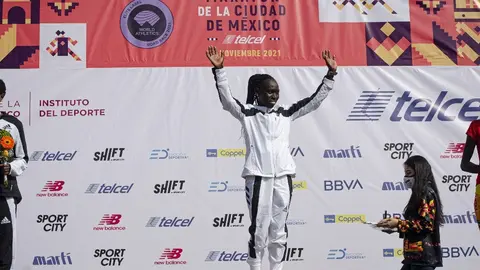 Cheruiyot tras romper récord en Maratón de CDMX: 'No esperaba ganar de esta manera'