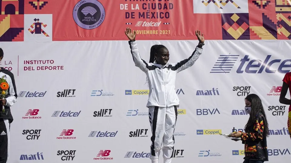 Cheruiyot tras romper récord en Maratón de CDMX: 'No esperaba ganar de esta manera'