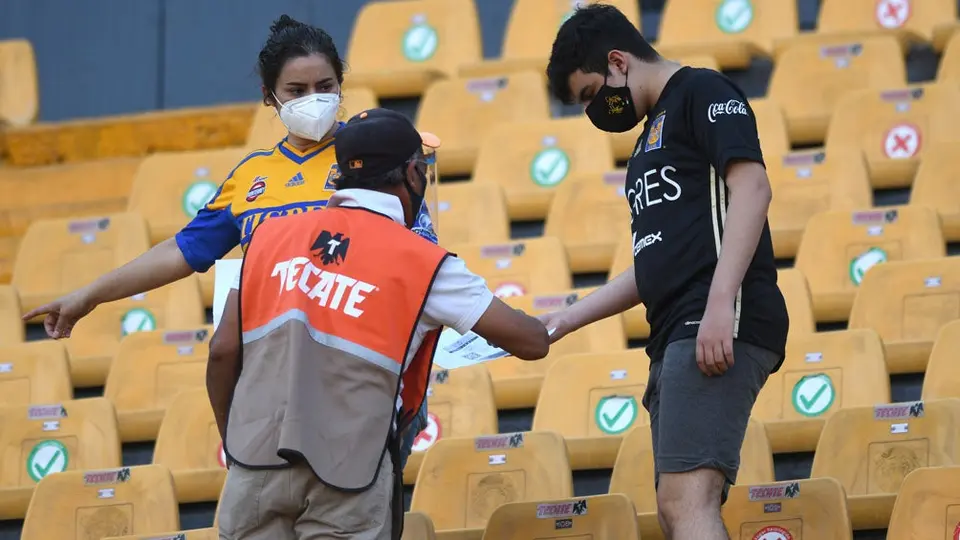 Tigres: Aficionado felino 'censurado' y retirado del Volcán por pedir cambios a Tuca
