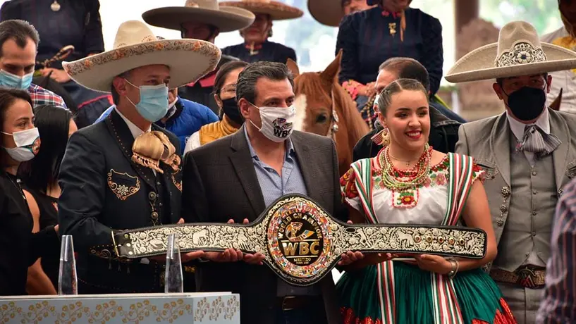 Canelo vs Saunders: Presentan Cinturón Mestizo que obtendrá el ganador