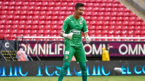Video: Raúl Gudiño cumplió sueño de un aficionado al regalarle sus guantes