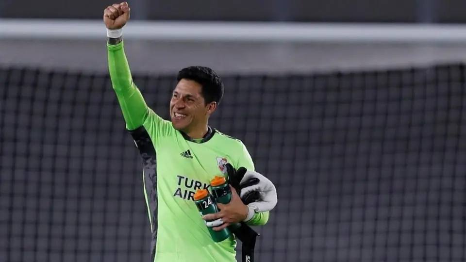 River Plate: Con Enzo Pérez como portero y sin cambios, derrotó a Independiente