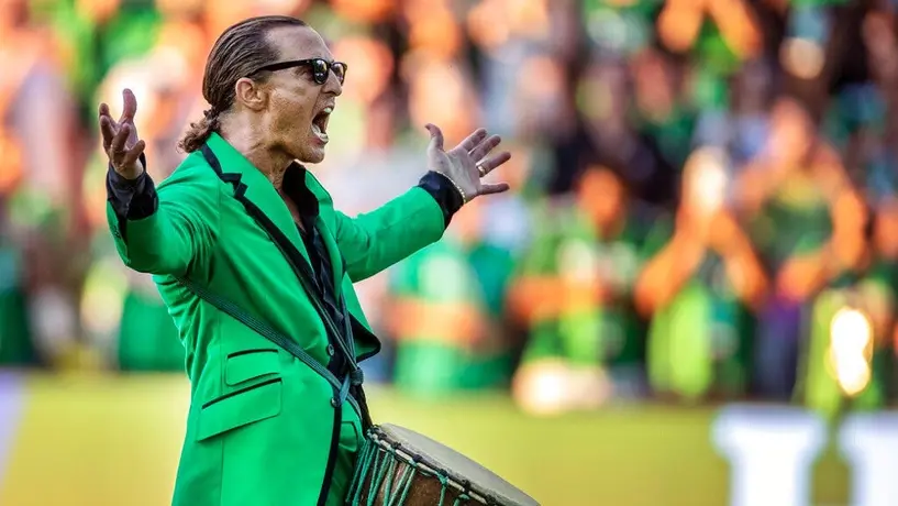 Video: Matthew McConaughey realizó espectacular haka en inauguración de estadio