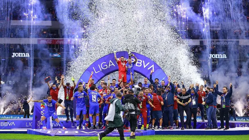 Cruz Azul: Niño memorizó narración de Paco Villa en el título de La Máquina