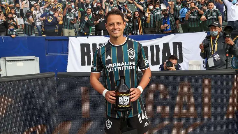 Chicharito Hernández: Galaxy festejó 'hat-trick' del mexicano con corrido