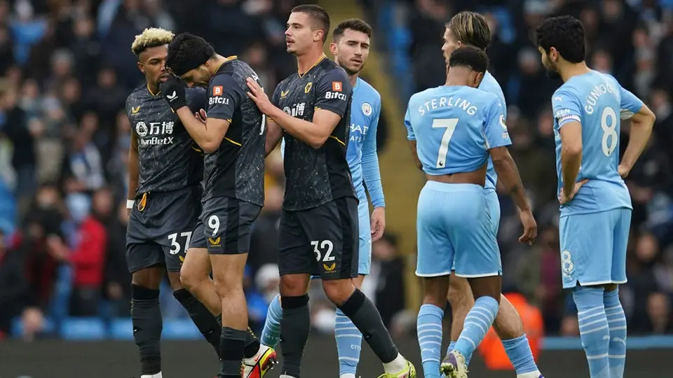 Raúl Jiménez: Expulsado del juego frente al Manchester City