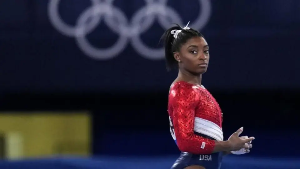 Simone Biles: 'Es difícil ser atleta mujer; todos rezan por tu caída'