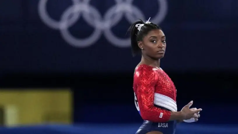Simone Biles: 'Es difícil ser atleta mujer; todos rezan por tu caída'
