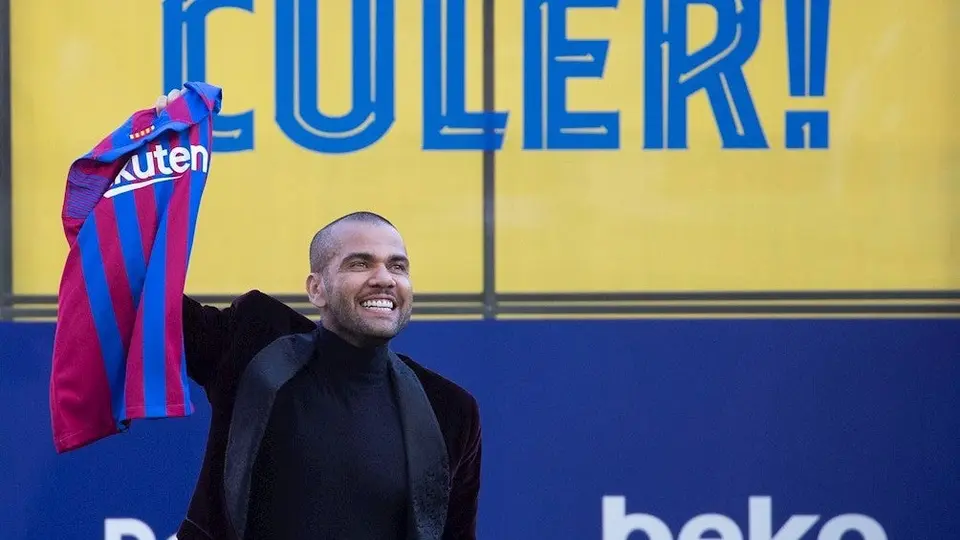 Dani Alves: 'Conociendo a Xavi, me preocupa más fallar un pase'