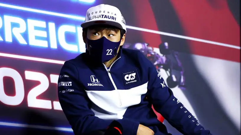 Yuki Tsunoda aseguró que Checo Pérez le da consejos para mejorar en sus carreras