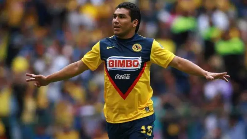 América: Salvador Cabañas presume playera de las Águilas para el Apertura 2021
