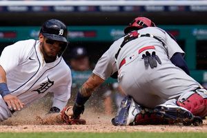 Isaac Paredes: Conectó tres imparables y anotó en paliza de Detroit sobre Texas