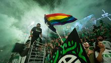 Aficionados del Austin FC desplegaron impresionante tifo de Selena Quintanilla