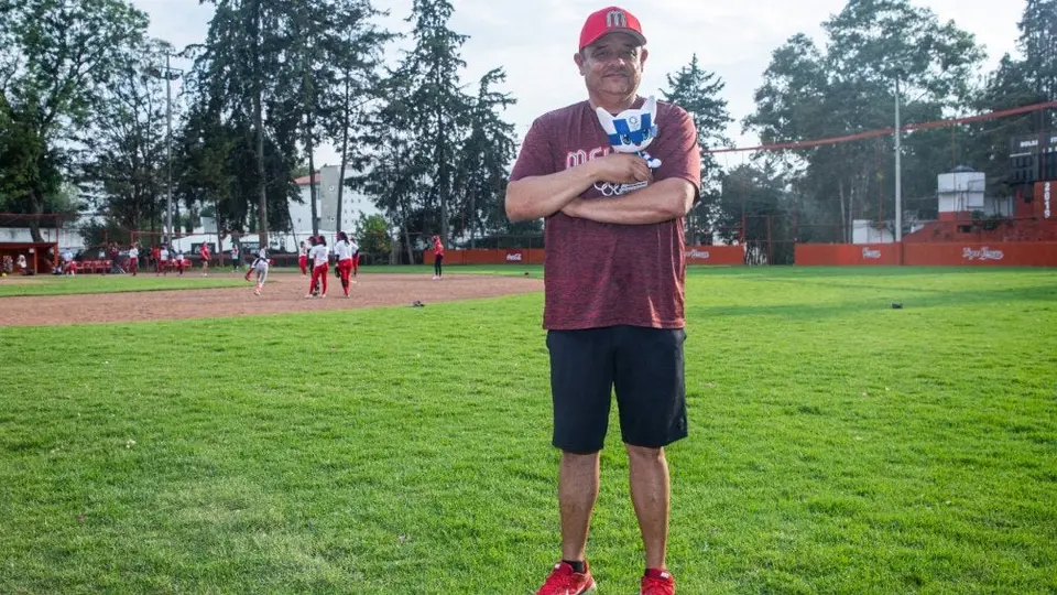 Carlos Bernaldez y el camino de la Selección Mexicana de Sóftbol rumbo a los Juegos Olímpicos