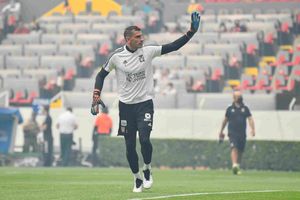 Nahuel Guzmán y L-Gante festejan con asado y cumbia en vivo