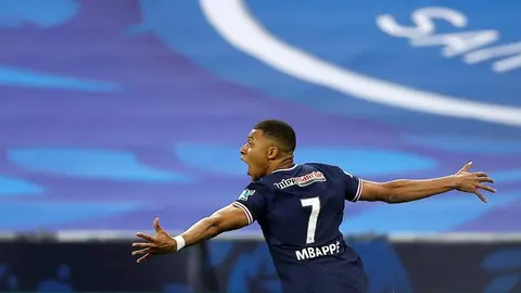 Presidente de Francia bromeó con unos youtubers: 'Mbappé fichará por el Marsella'