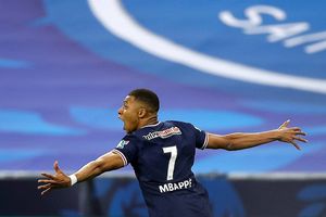 Presidente de Francia bromeó con unos youtubers: 'Mbappé fichará por el Marsella'