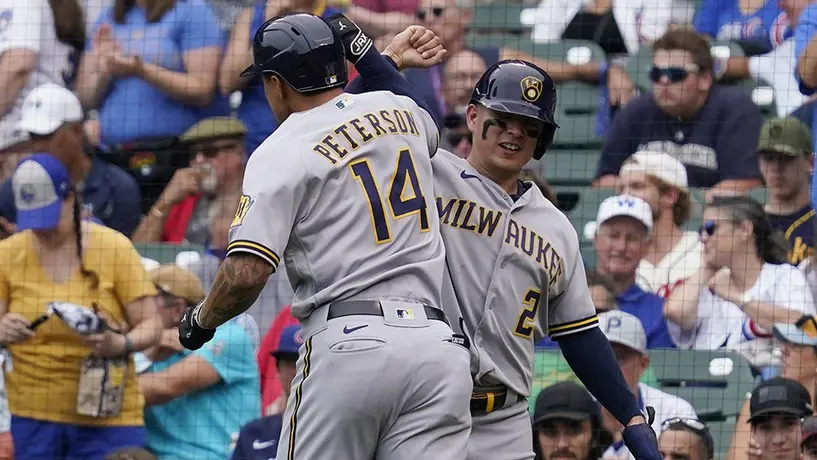MLB: Luis Urías, primer mexicano en conectar 5 extra bases en un juego