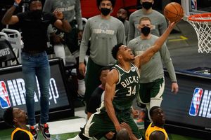 NBA Playoffs: Milwaukee Bucks pegó primero y derrotó en tiempo extra a Miami en Juego 1