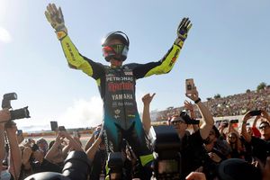 Valentino Rossi: Ronaldo Nazario dio banderazo final a la carrera del multicampeón de MotoGP