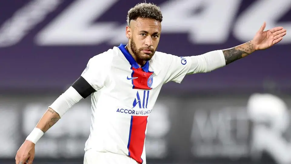 Neymar: Hombre intentó entrar a casa del brasileño con una mochila llena de biblias