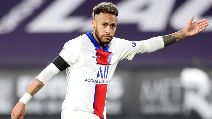 Neymar: Hombre intentó entrar a casa del brasileño con una mochila llena de biblias