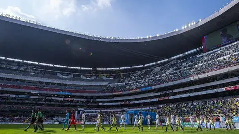 Video: Sujeto que metió pistola al Azteca se mandó a hacer un corrido
